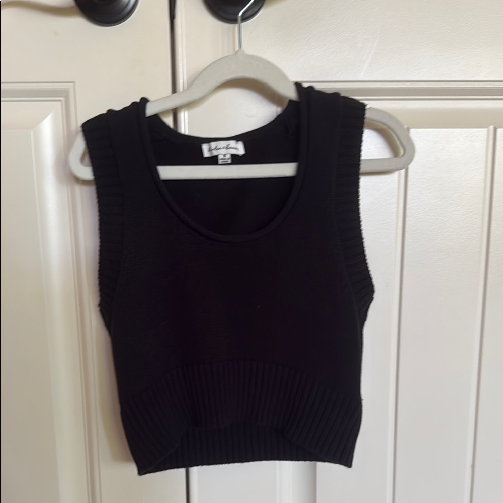 Black Sleeveless Fitted Crop Tank Top